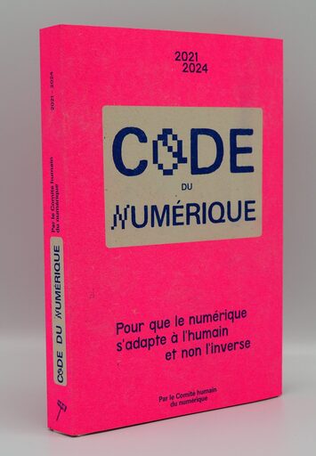 livre-debout-scaled